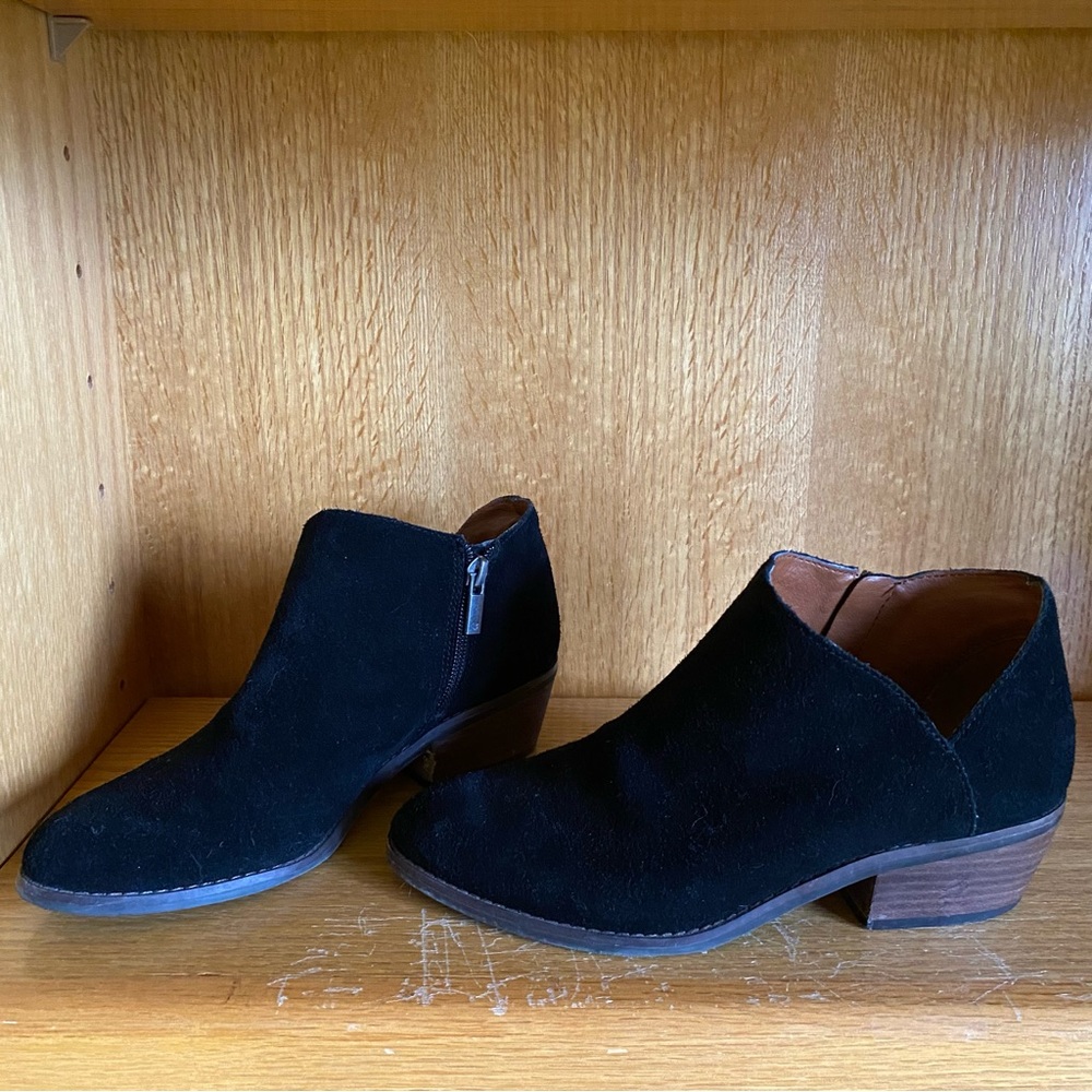 Lucky Brand Women’s Black Ankle Boots. Side zipper. Faux suede. Wood Heel. Sz 7